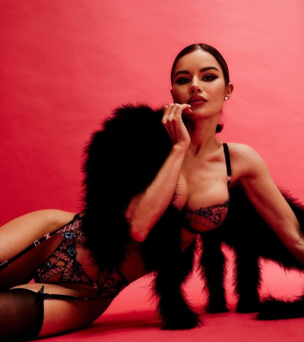 Ксюша привлекальеная девушка из Чехова цена от 8000 руб